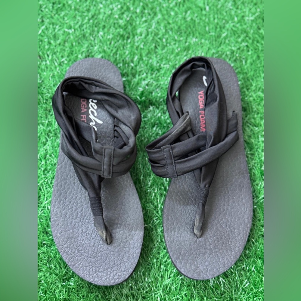 Skechers Black Sandals with Yoga Foam Size 38